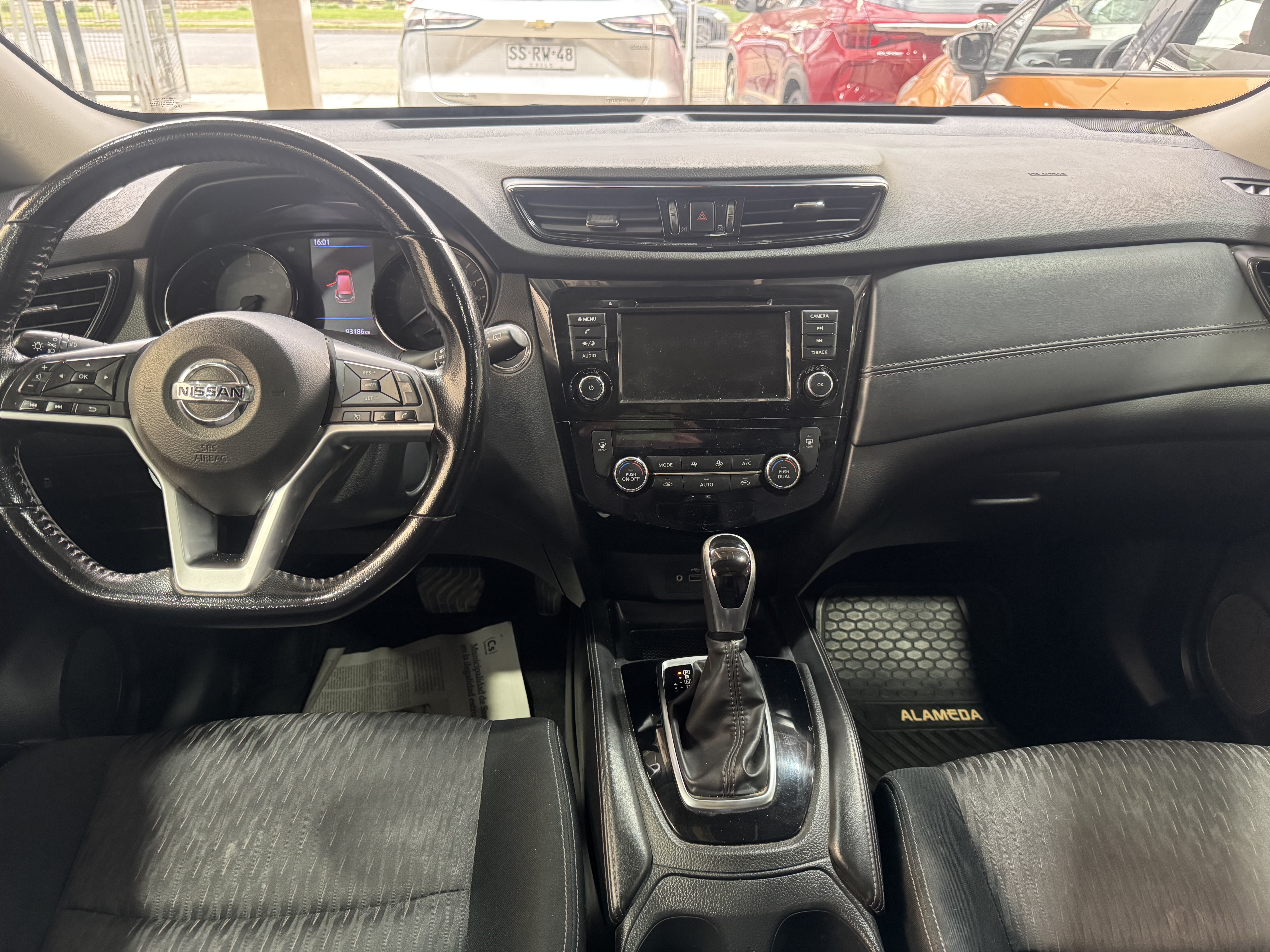 Nissan X-Trail — foto 8 de 9