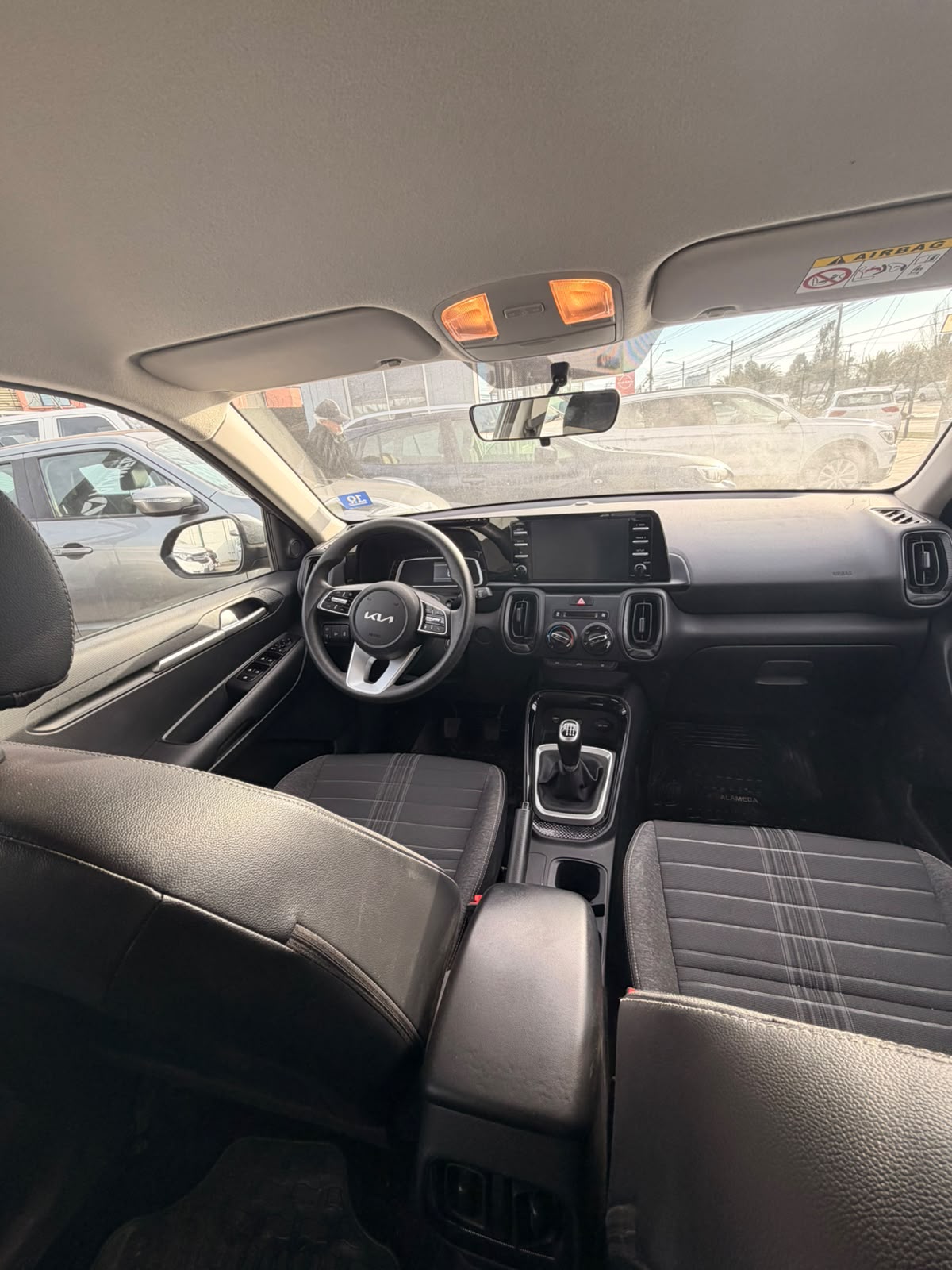 KIA Sonet — foto 3 de 4