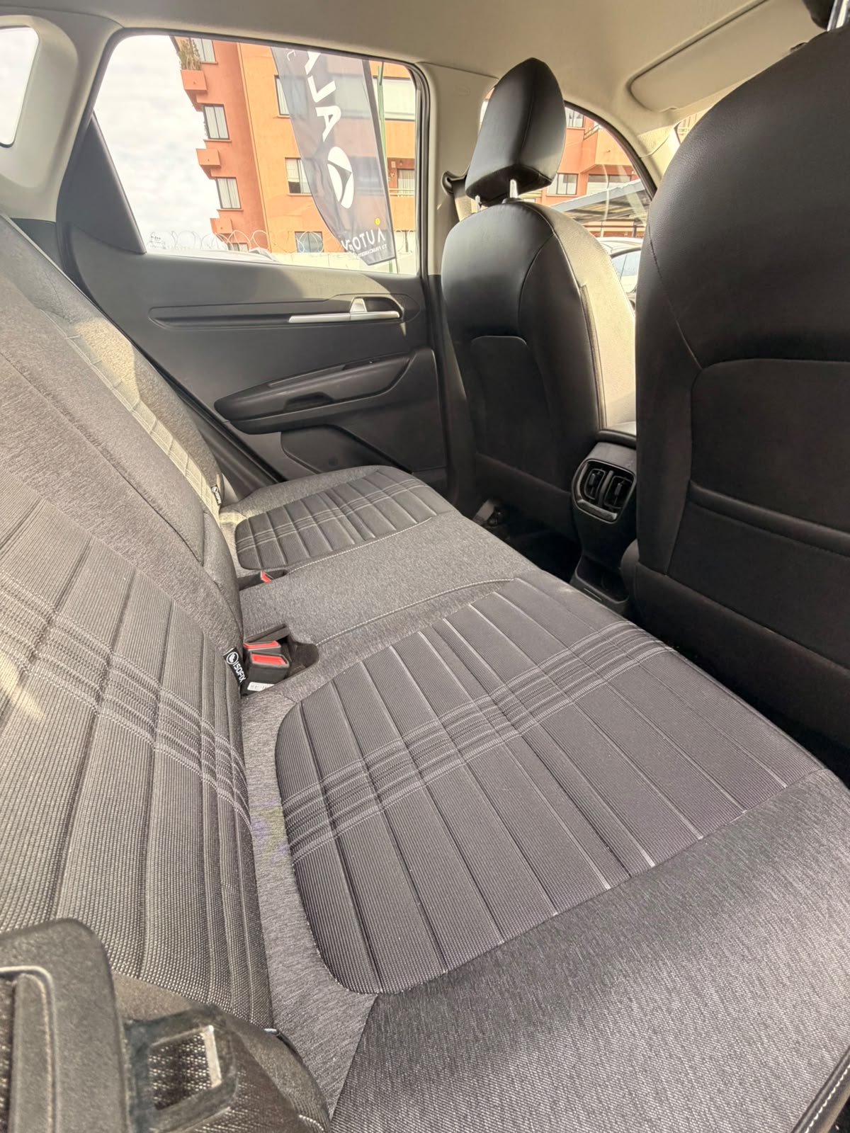 KIA Sonet — foto 4 de 4