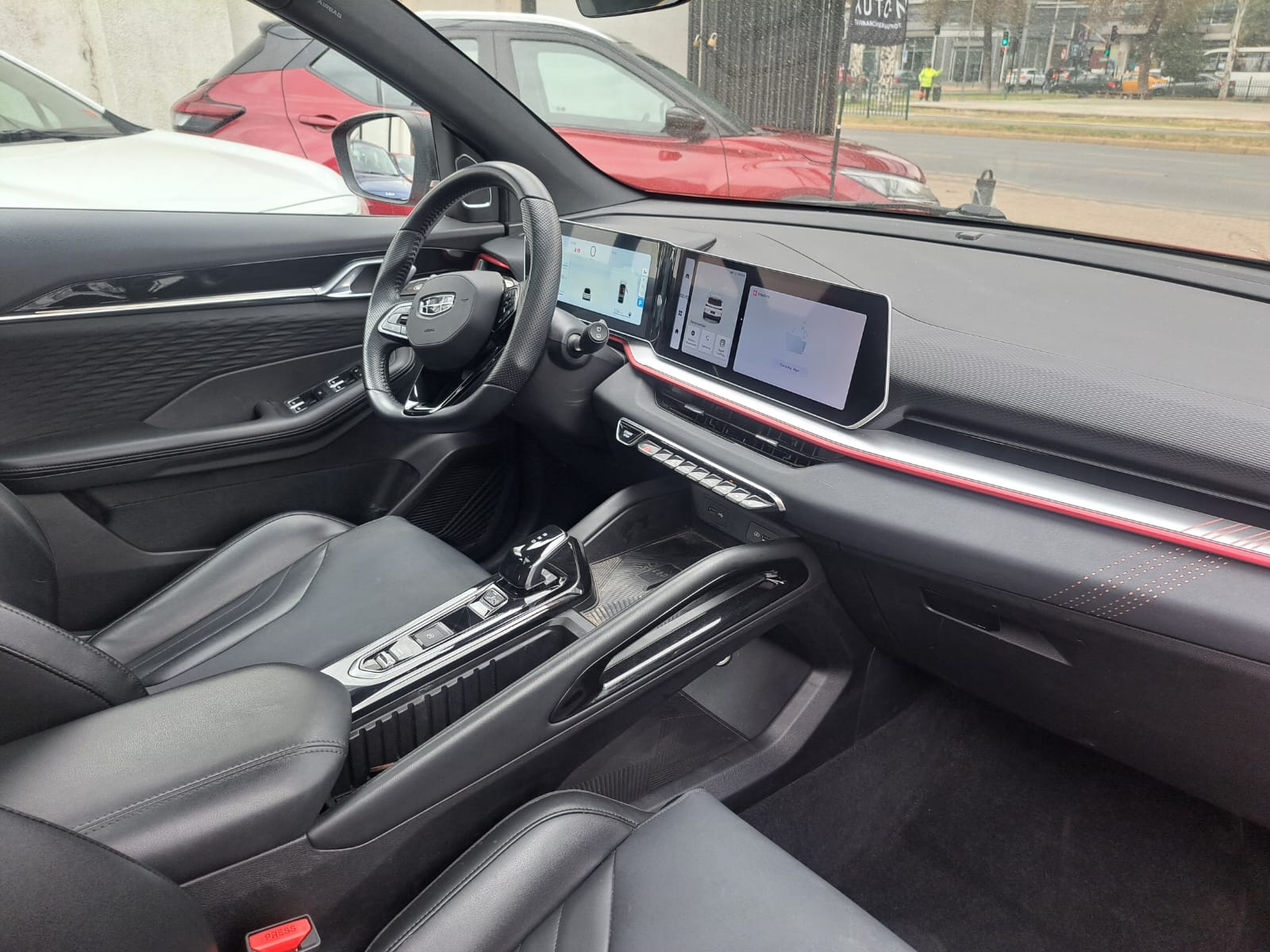 Geely New Coolray 1.5 Aut — foto 8 de 9