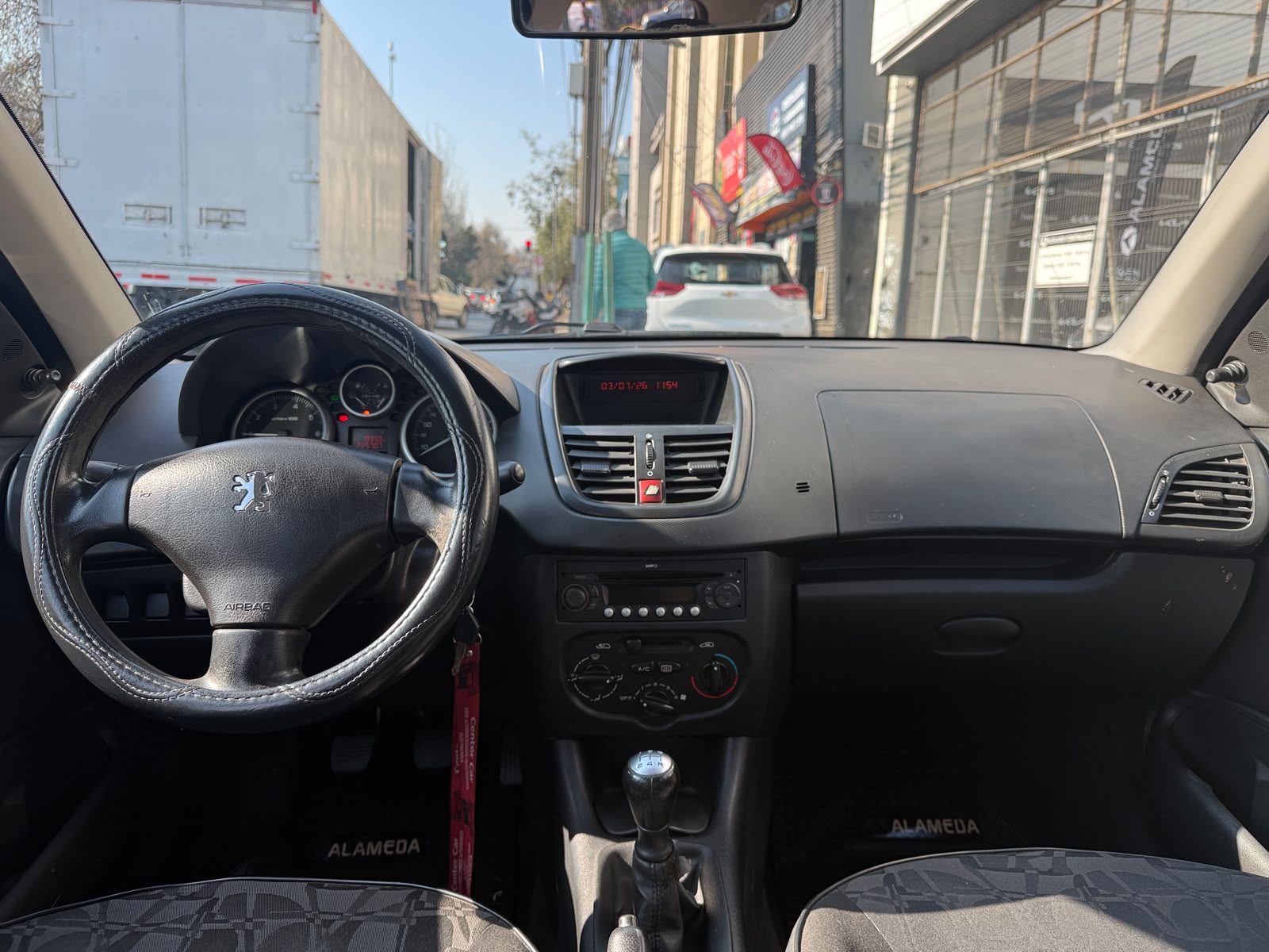 Peugeot 207 Compact One Line — foto 7 de 9