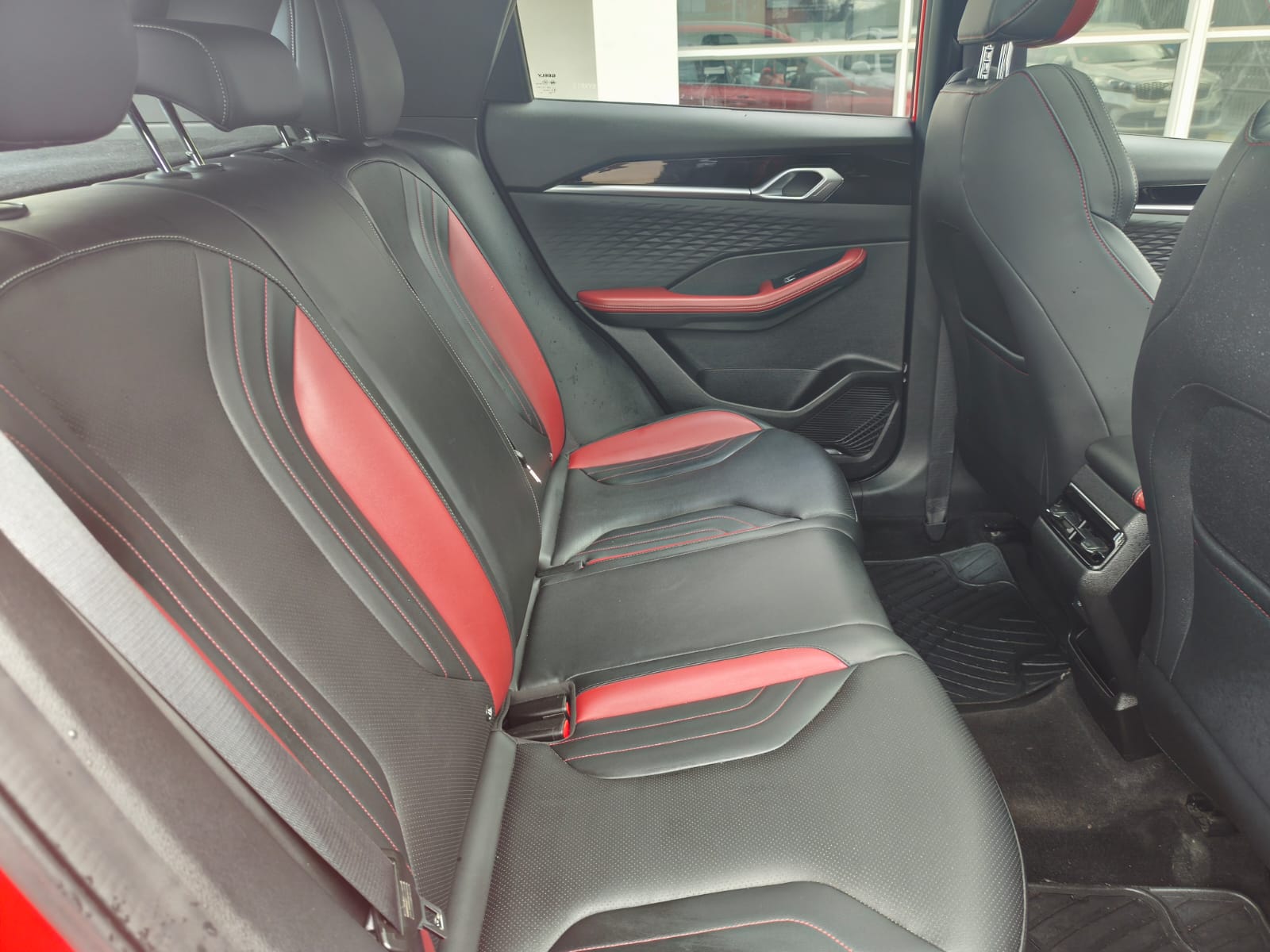 Geely New Coolray 1.5 Aut — foto 13 de 13