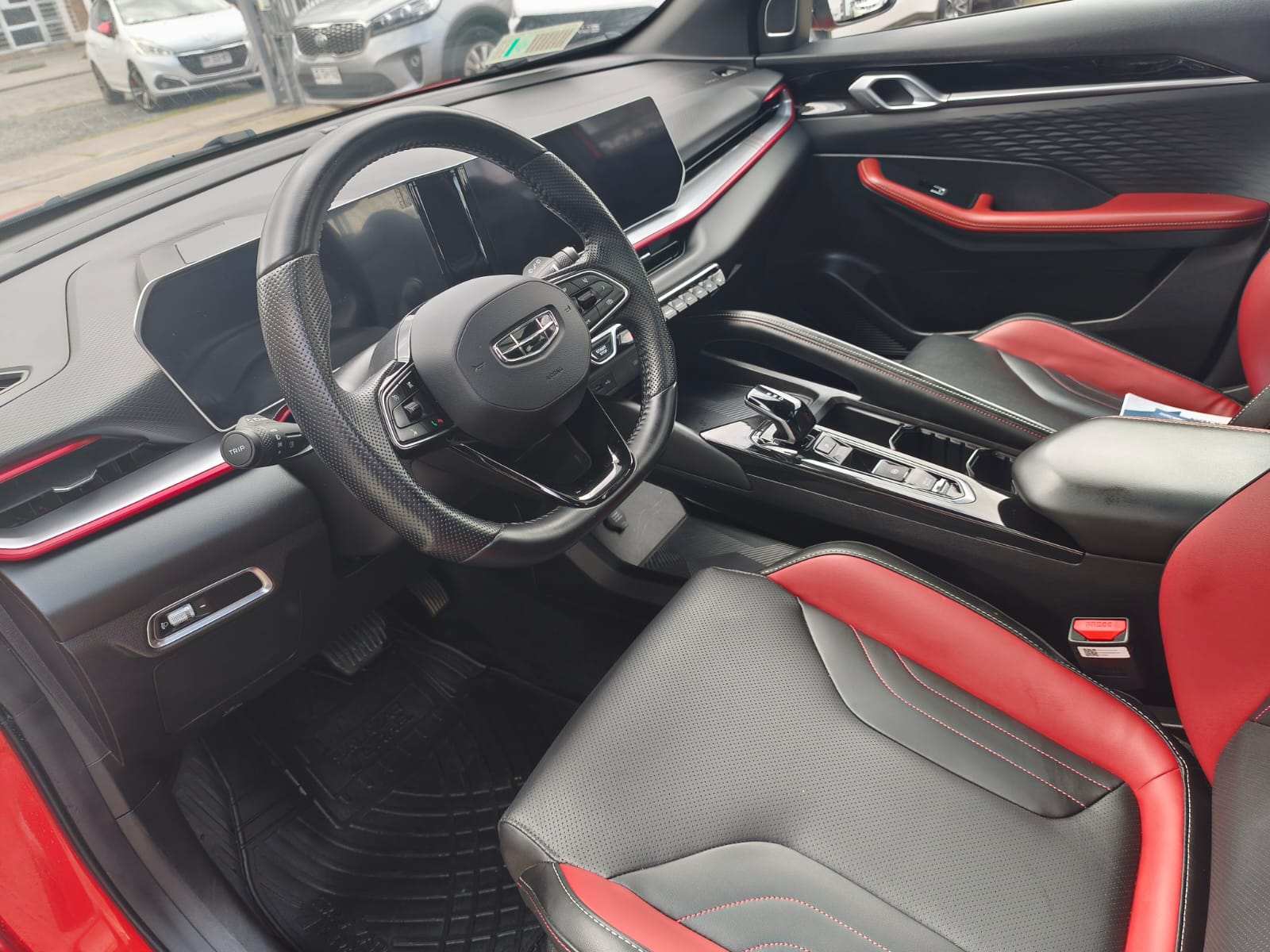 Geely New Coolray 1.5 Aut — foto 9 de 13