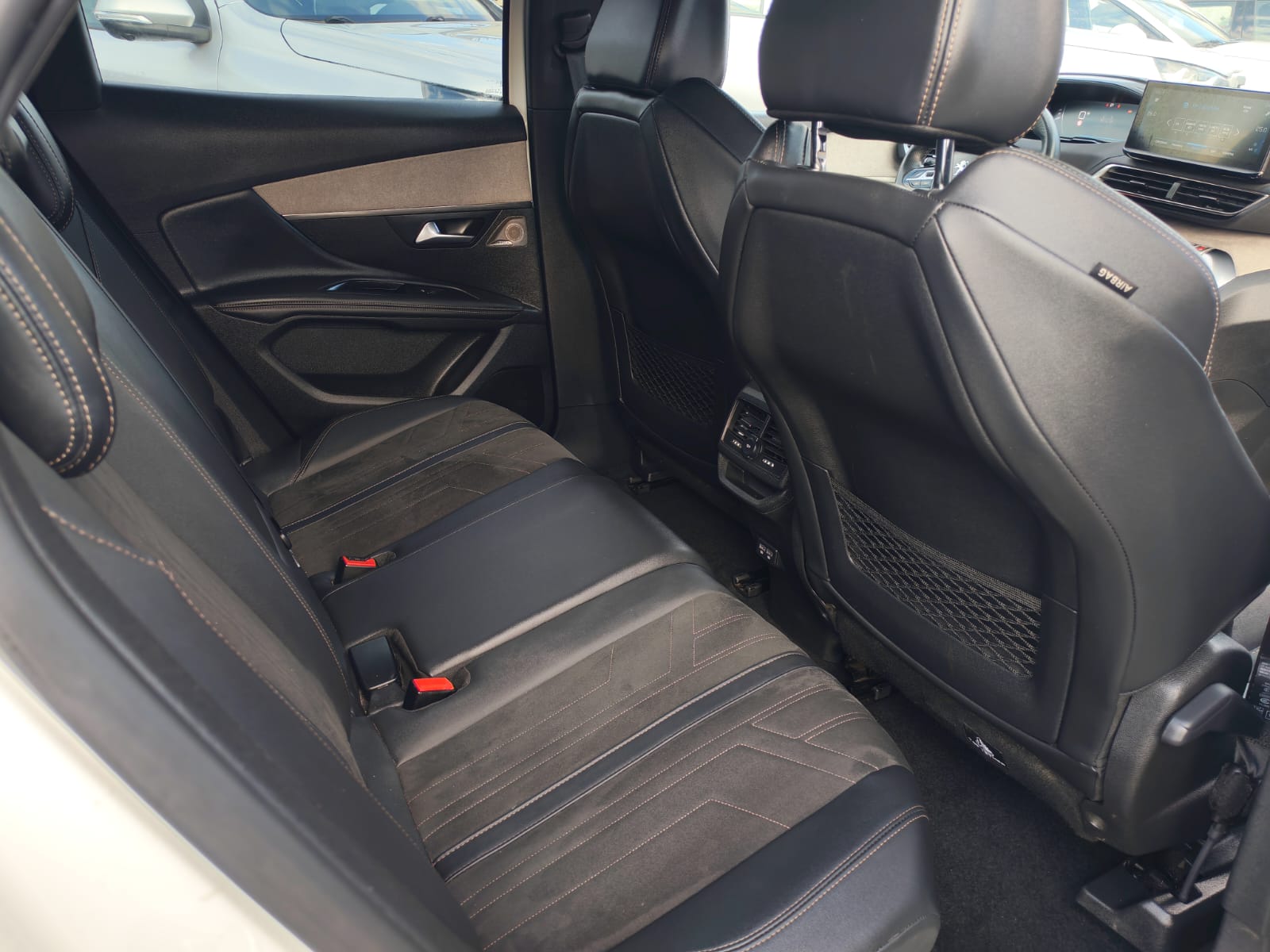 Peugeot 3008 Puretech 180 Eat8 1.6 Aut — foto 8 de 8