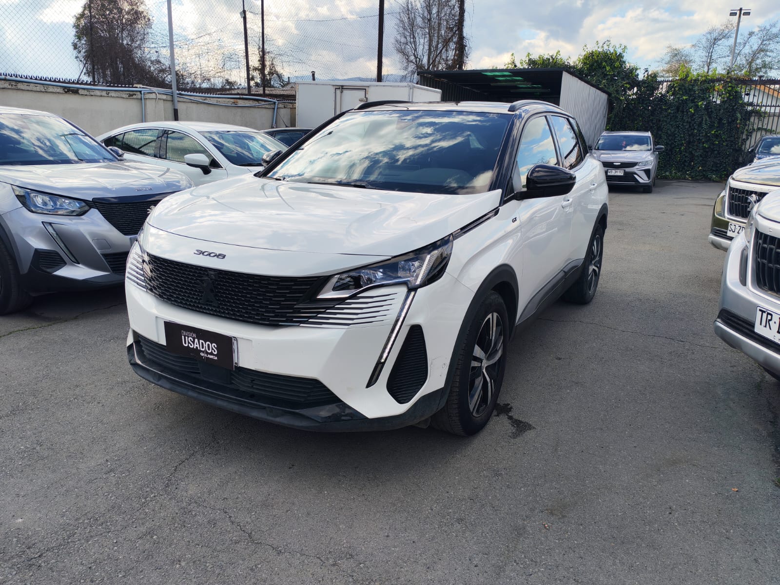 Peugeot 3008 Puretech 180 Eat8 1.6 Aut — foto 2 de 8