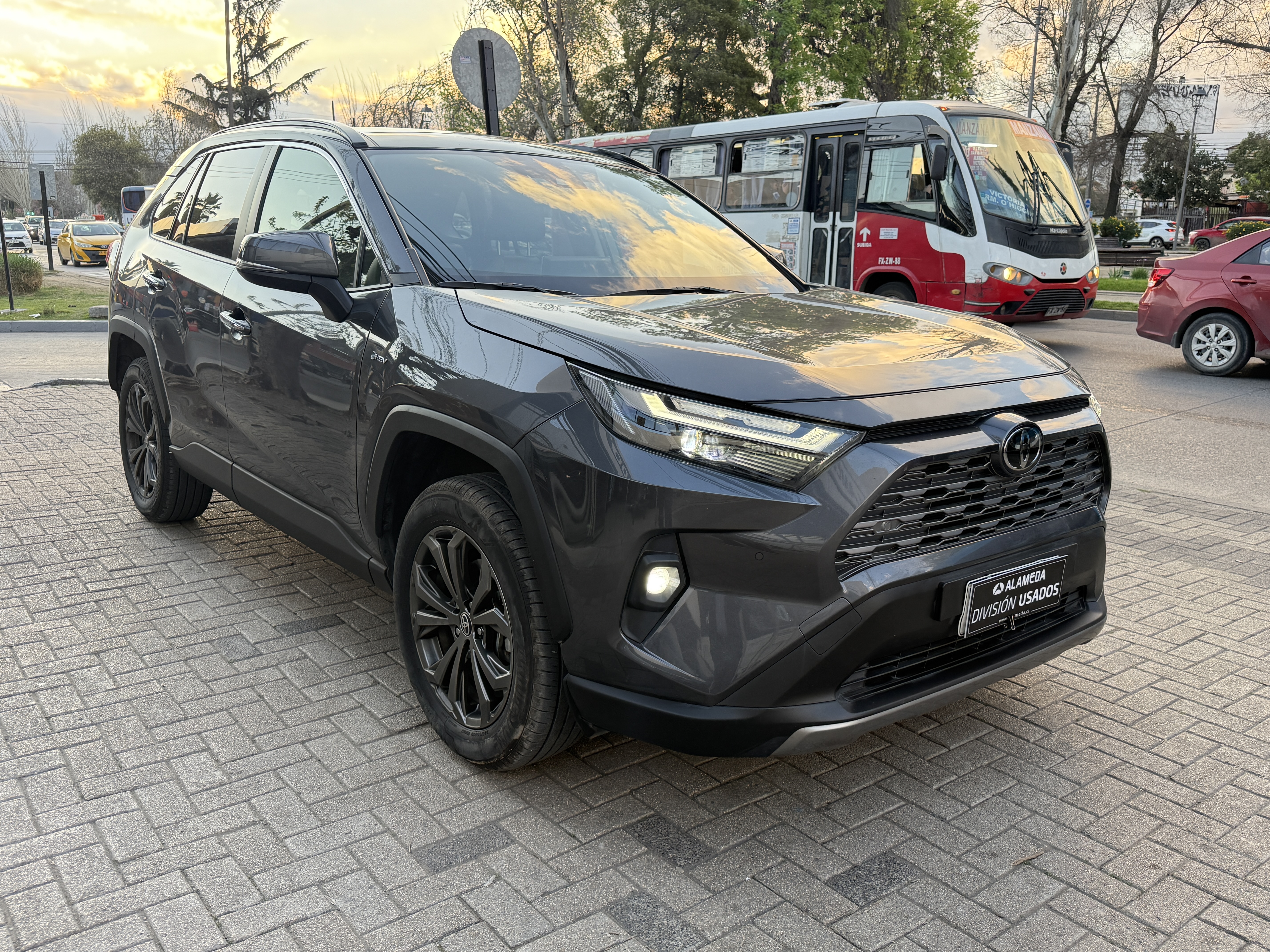 Toyota Rav4 Awd2.5 Aut — foto 3 de 9