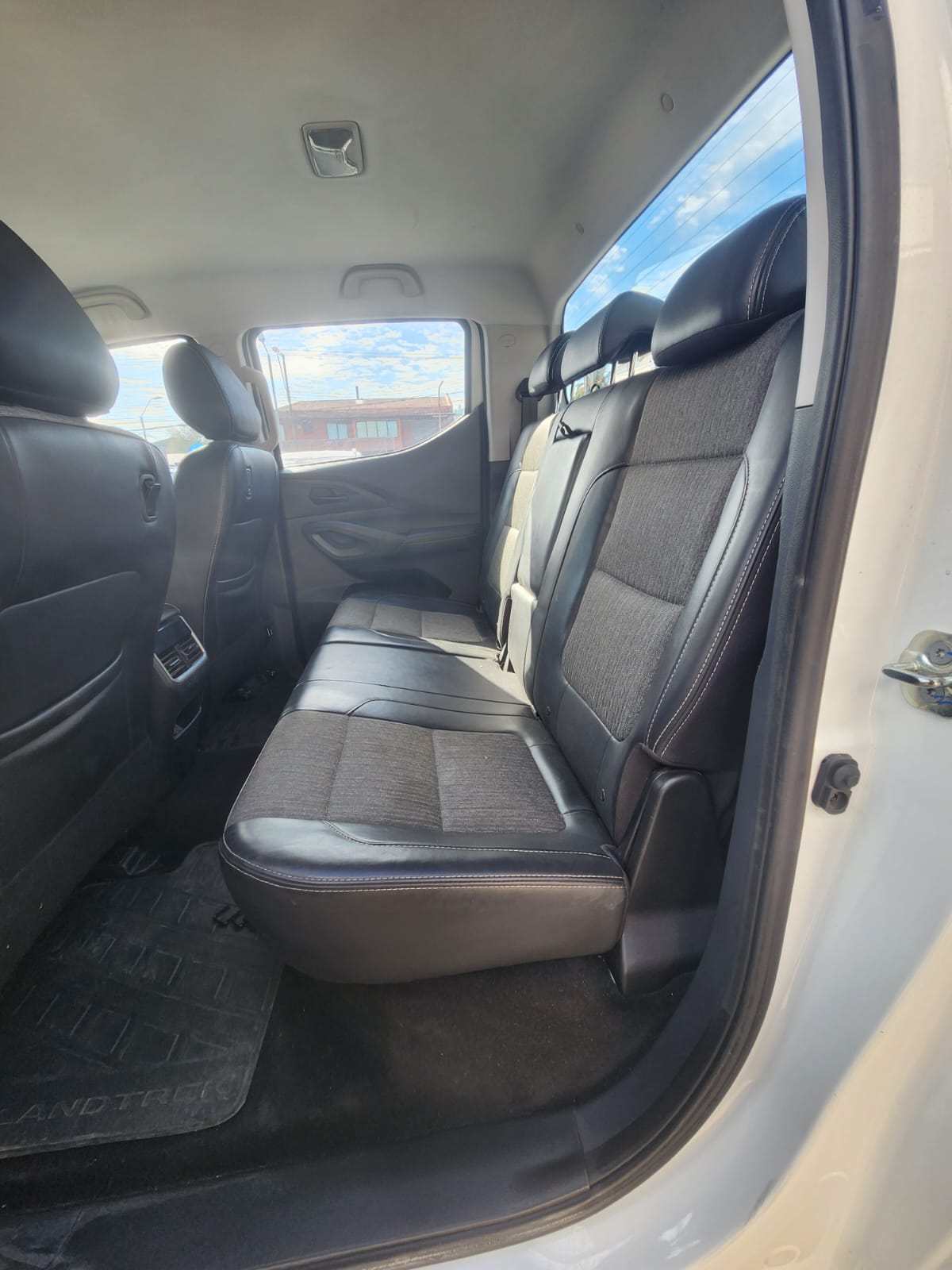 Peugeot Landtrek — foto 8 de 8