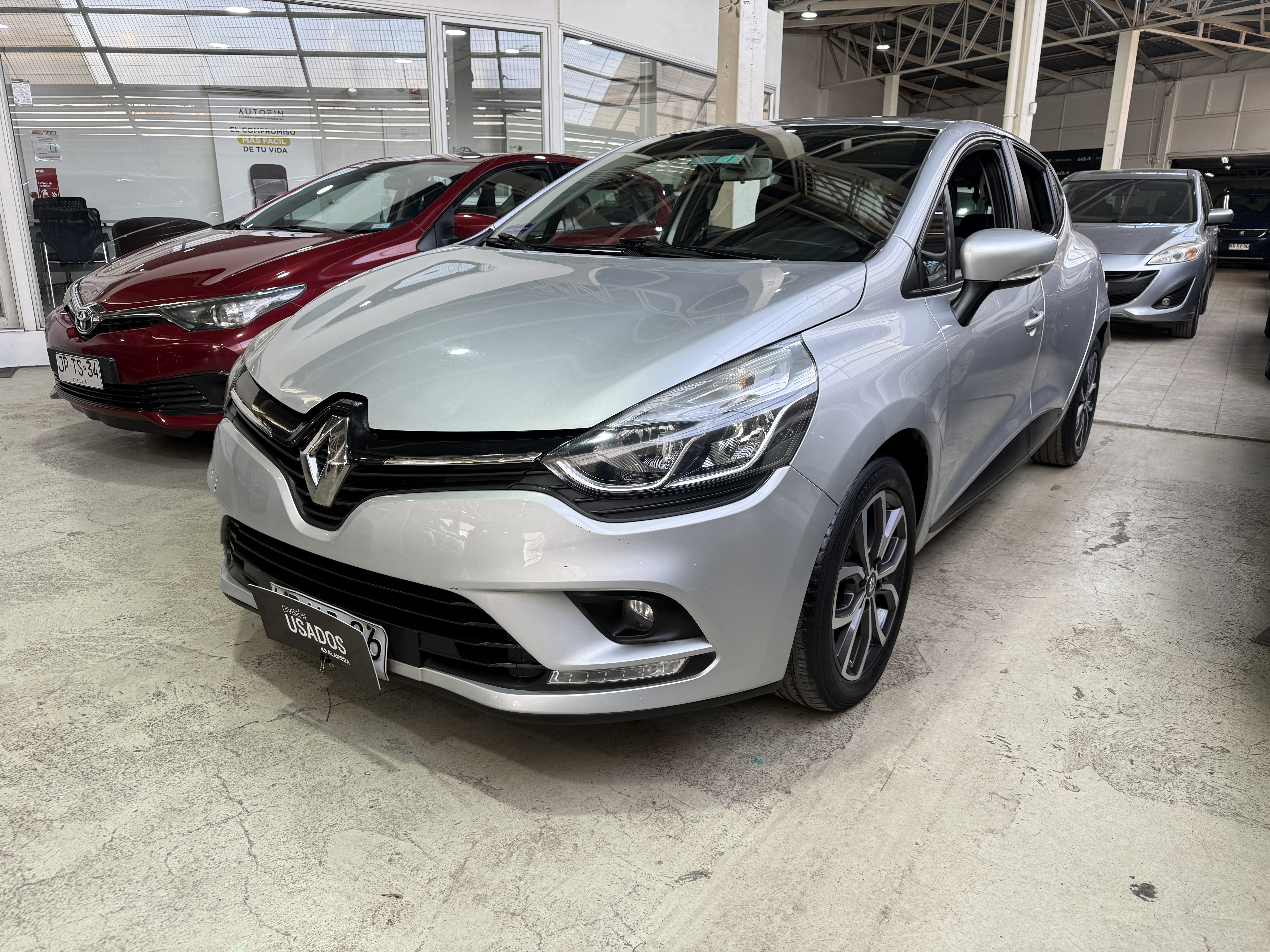 Renault Clio Iv Hb — foto 2 de 8