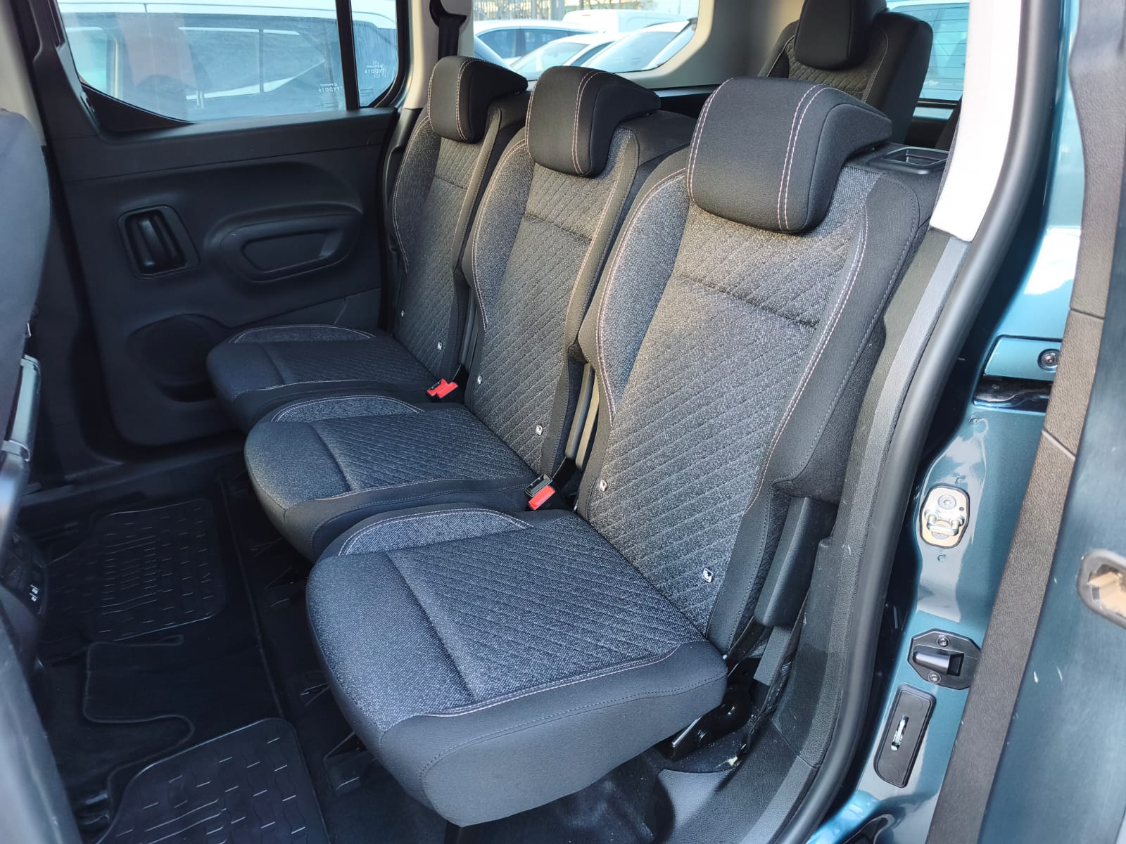 Peugeot Rifter Allure — foto 8 de 11