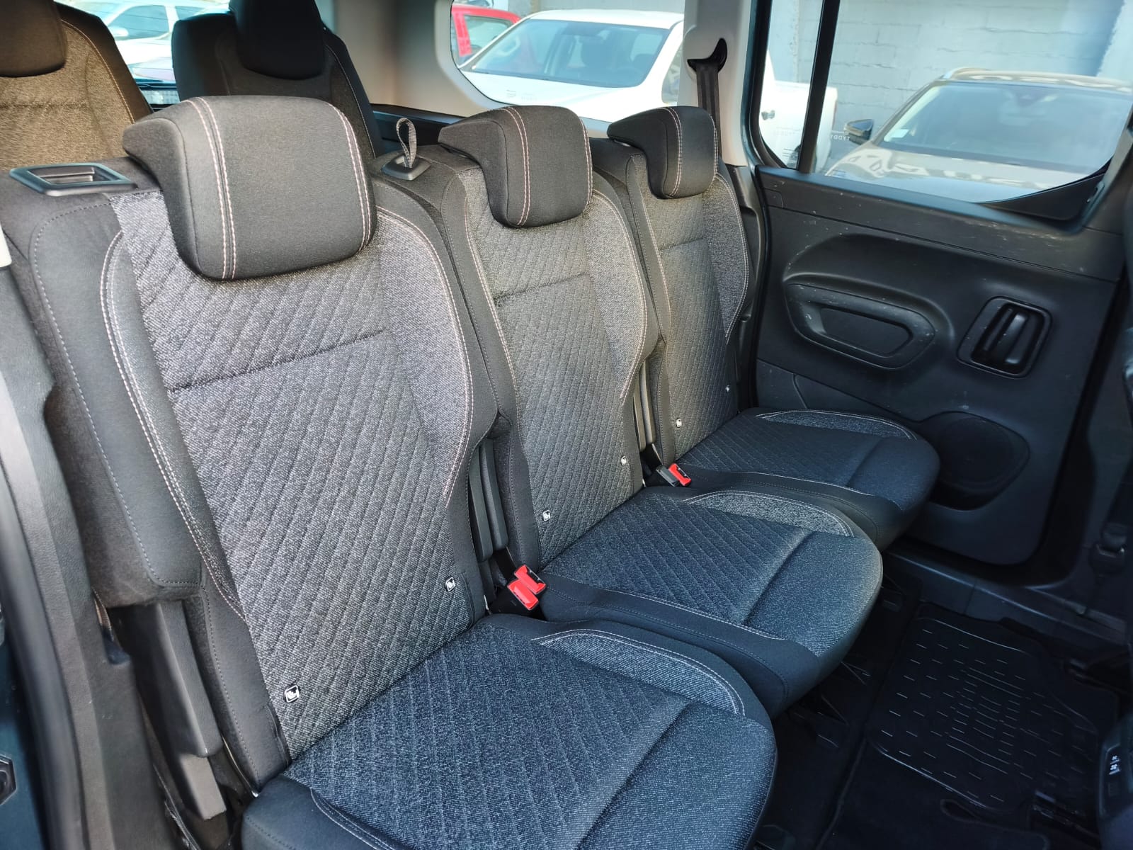 Peugeot Rifter Allure — foto 9 de 11