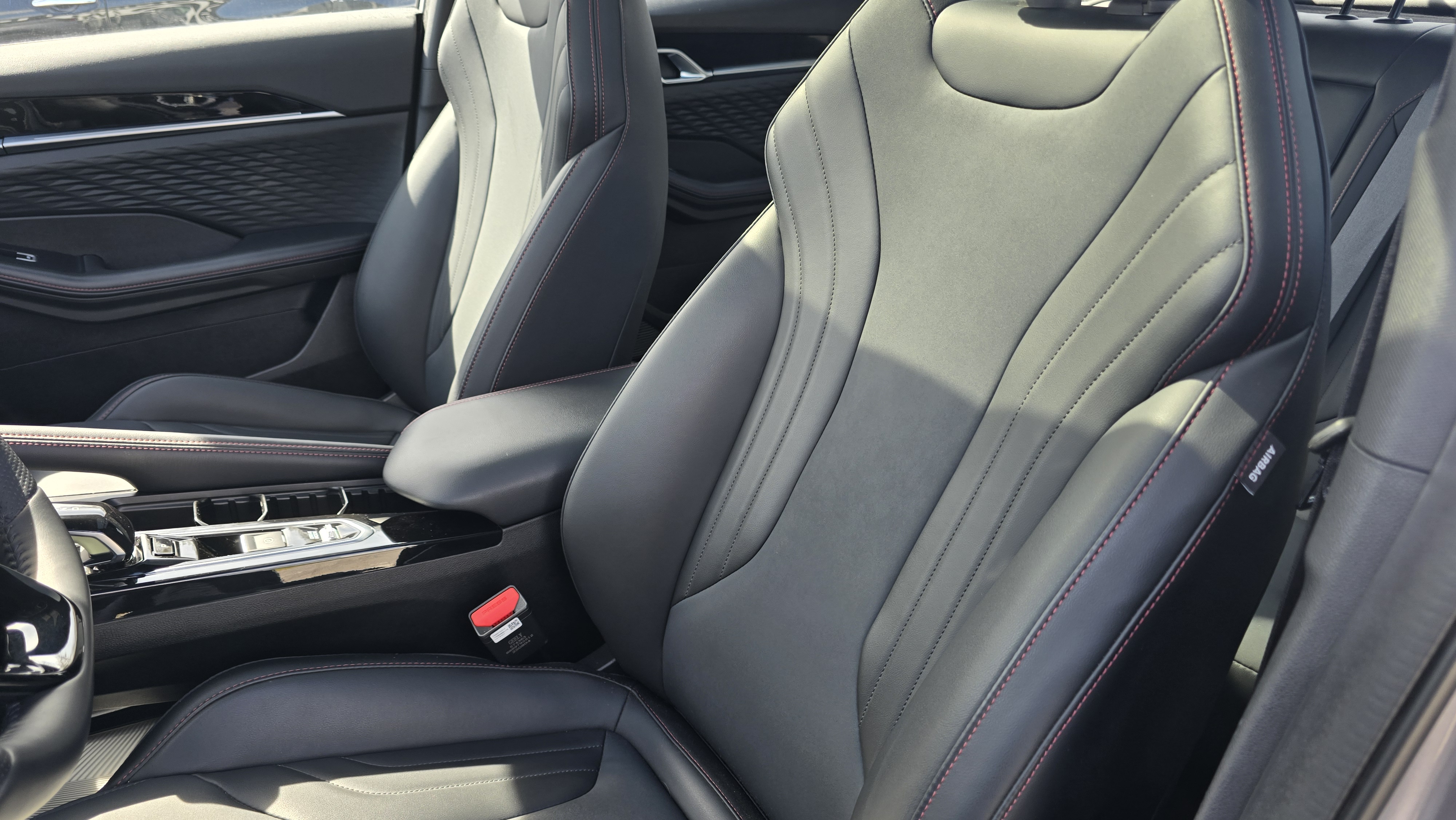Geely Coolray Dct1.5 Aut — foto 10 de 14