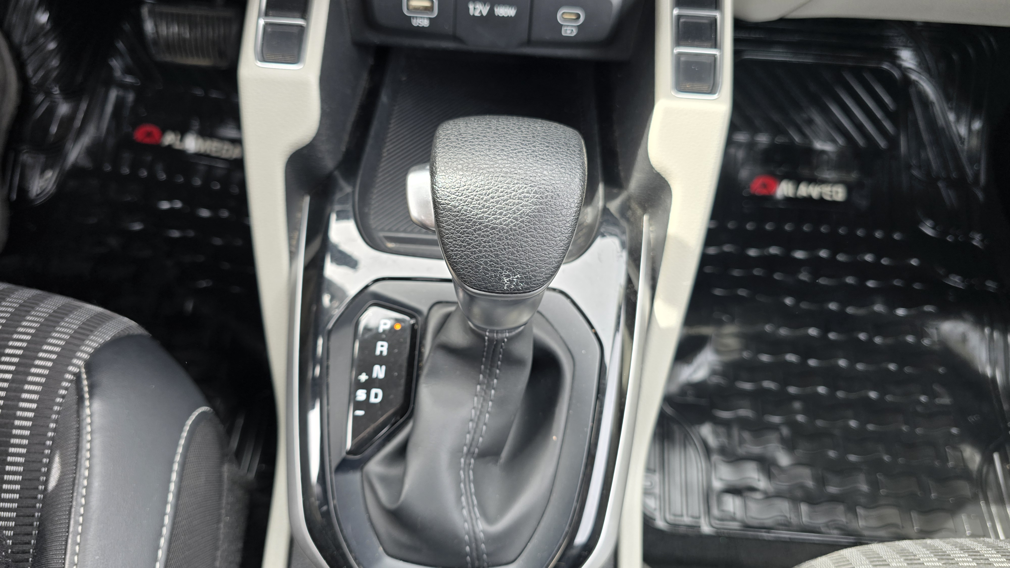 KIA Carens Ex1.4 Aut — foto 7 de 8