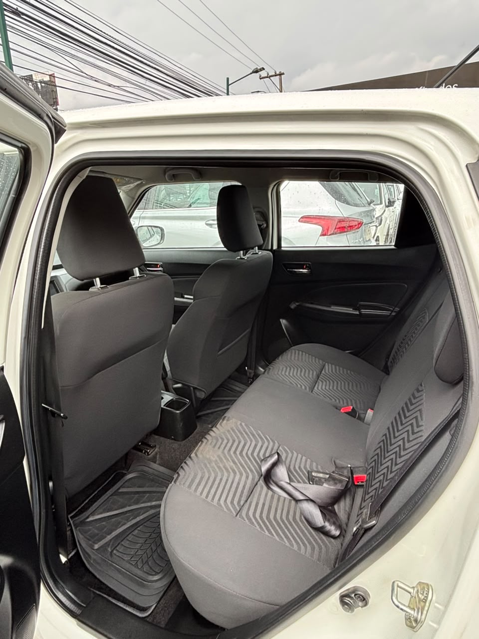 Suzuki Swift Gl Sport Hb — foto 4 de 6