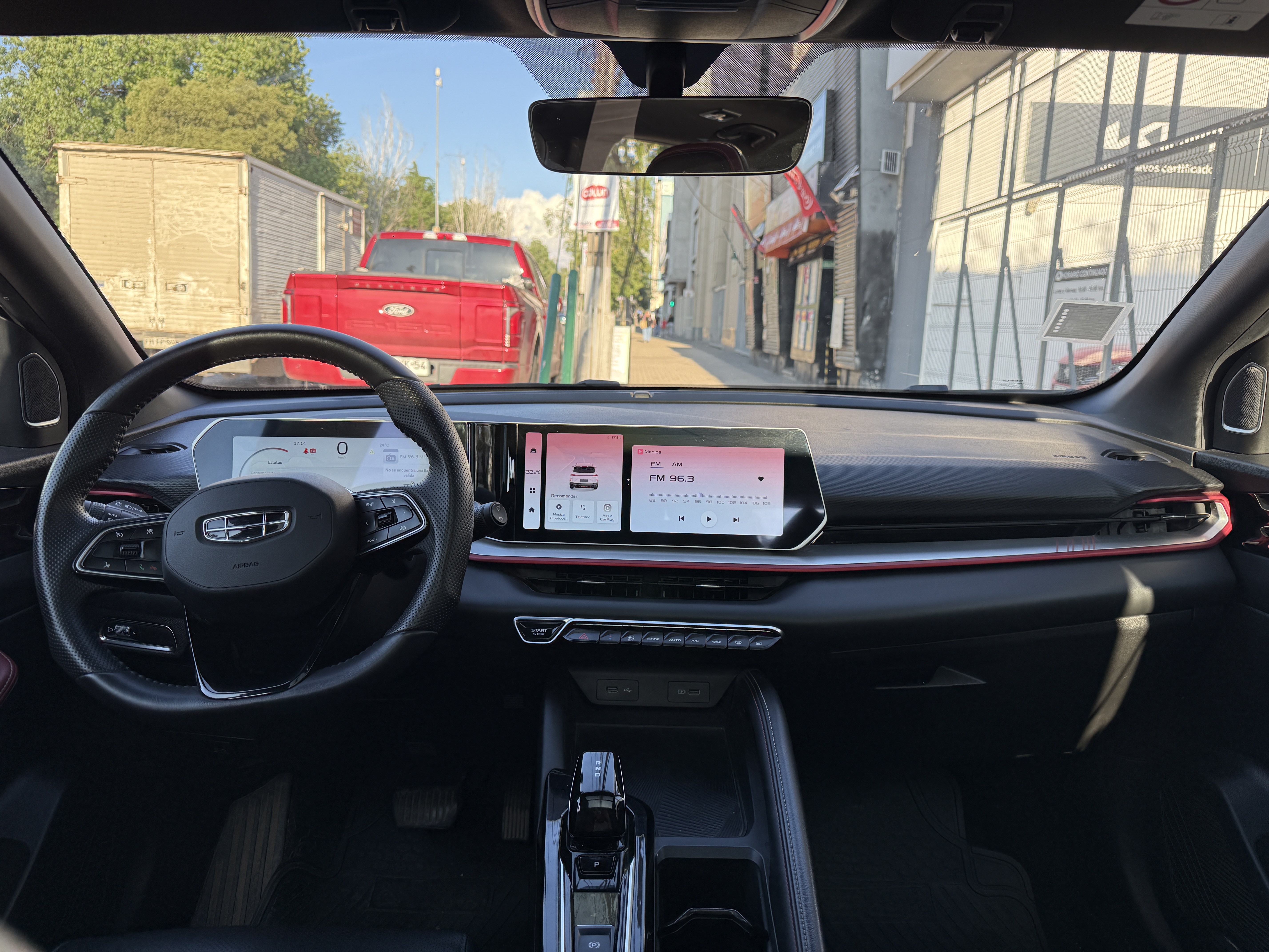 Geely New Coolray 1.5 Aut — foto 7 de 9